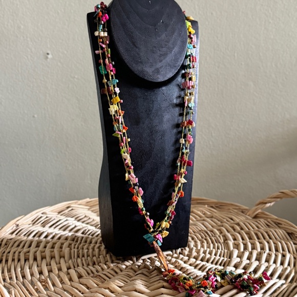 Multi color and cord shell chip necklace - Picture 2 of 4